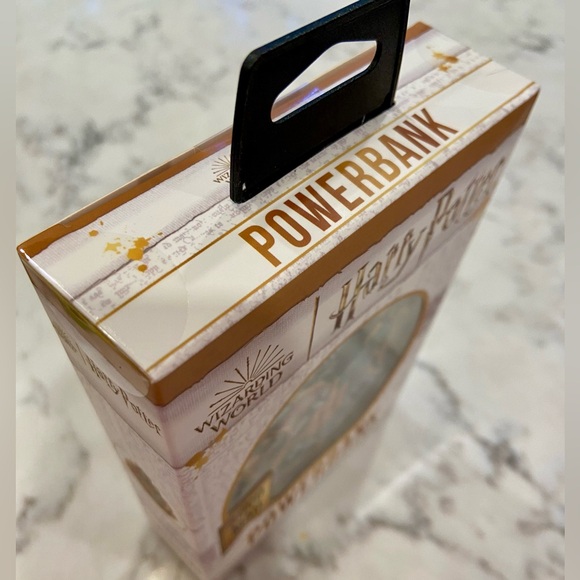 NWT! Harry Potter Power Bank. Hogwarts Crest. In original unopened box. - Picture 5 of 6